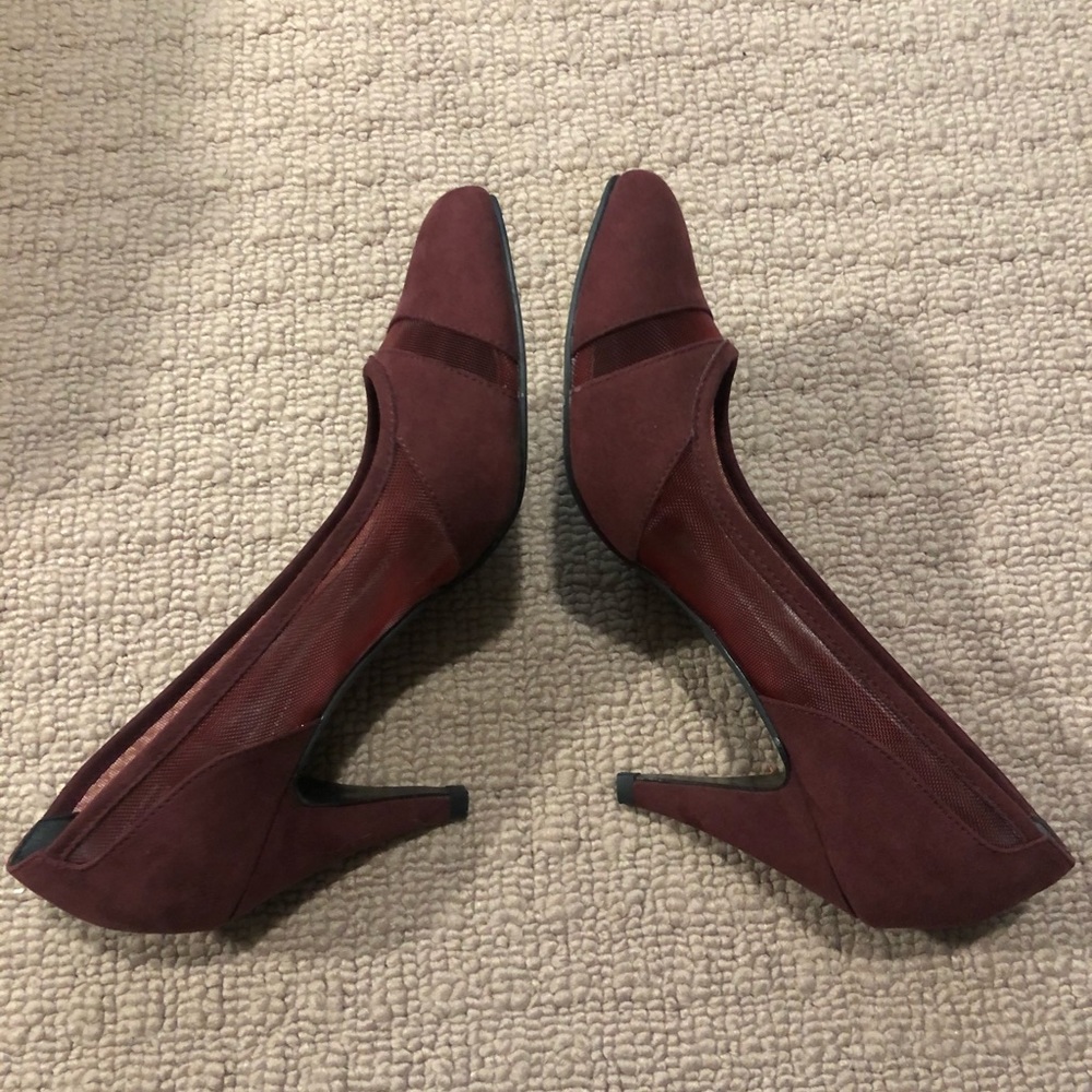 Spring Burgundy Heels - Picture 3 of 4